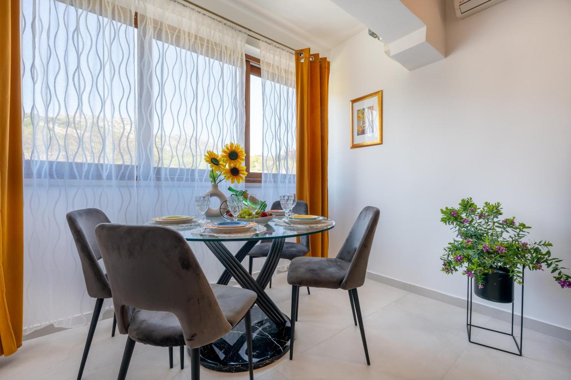 Villa Ivona With Swimming Pool And Jacuzzi Oslje Экстерьер фото
