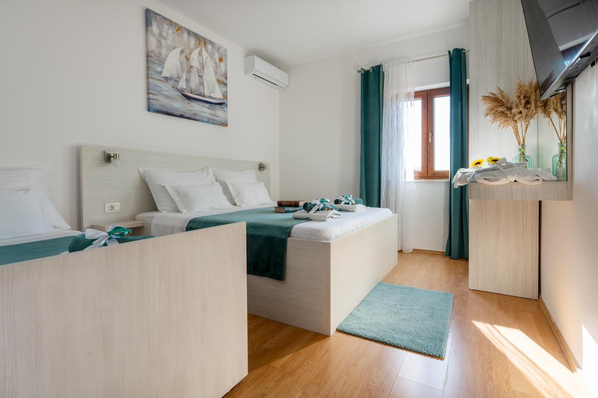 Villa Ivona With Swimming Pool And Jacuzzi Oslje Экстерьер фото