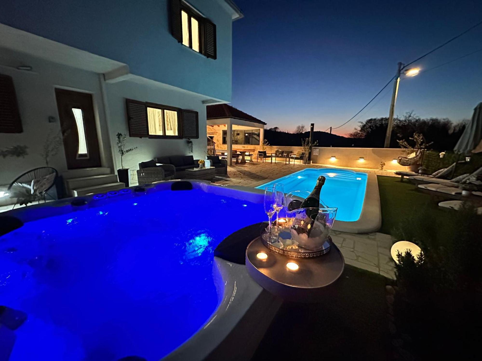 Villa Ivona With Swimming Pool And Jacuzzi Oslje Экстерьер фото