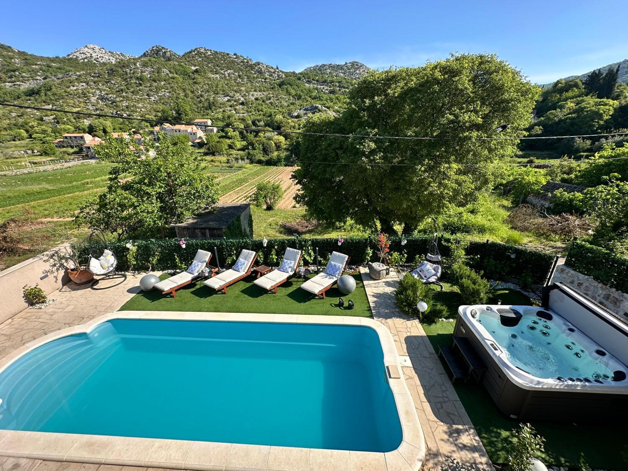 Villa Ivona With Swimming Pool And Jacuzzi Oslje Экстерьер фото