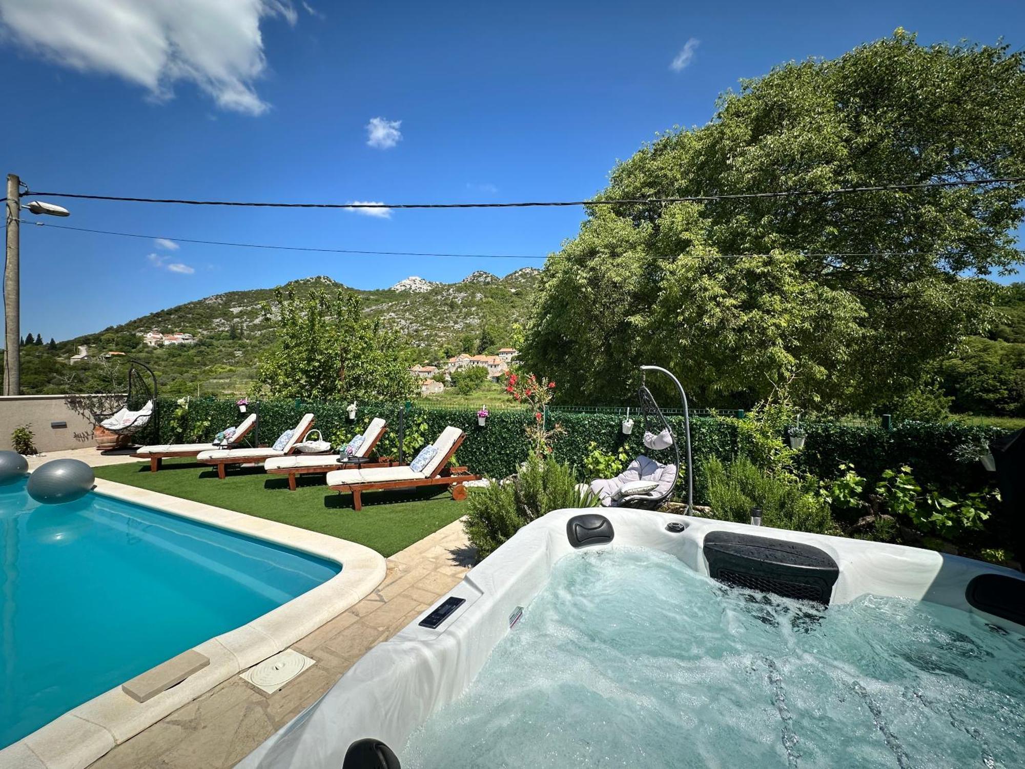Villa Ivona With Swimming Pool And Jacuzzi Oslje Экстерьер фото